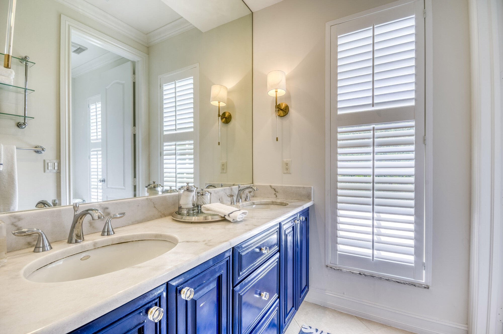 10182 Southeast Acorn Way Jupiter, FL 33469 - Photo 20 of 38 a bathroom with a sink double vanity and a mirror