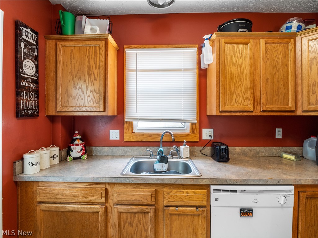 978 Berwin Street Akron, OH 44310 - Photo 10 of 29 Gallery Image 10