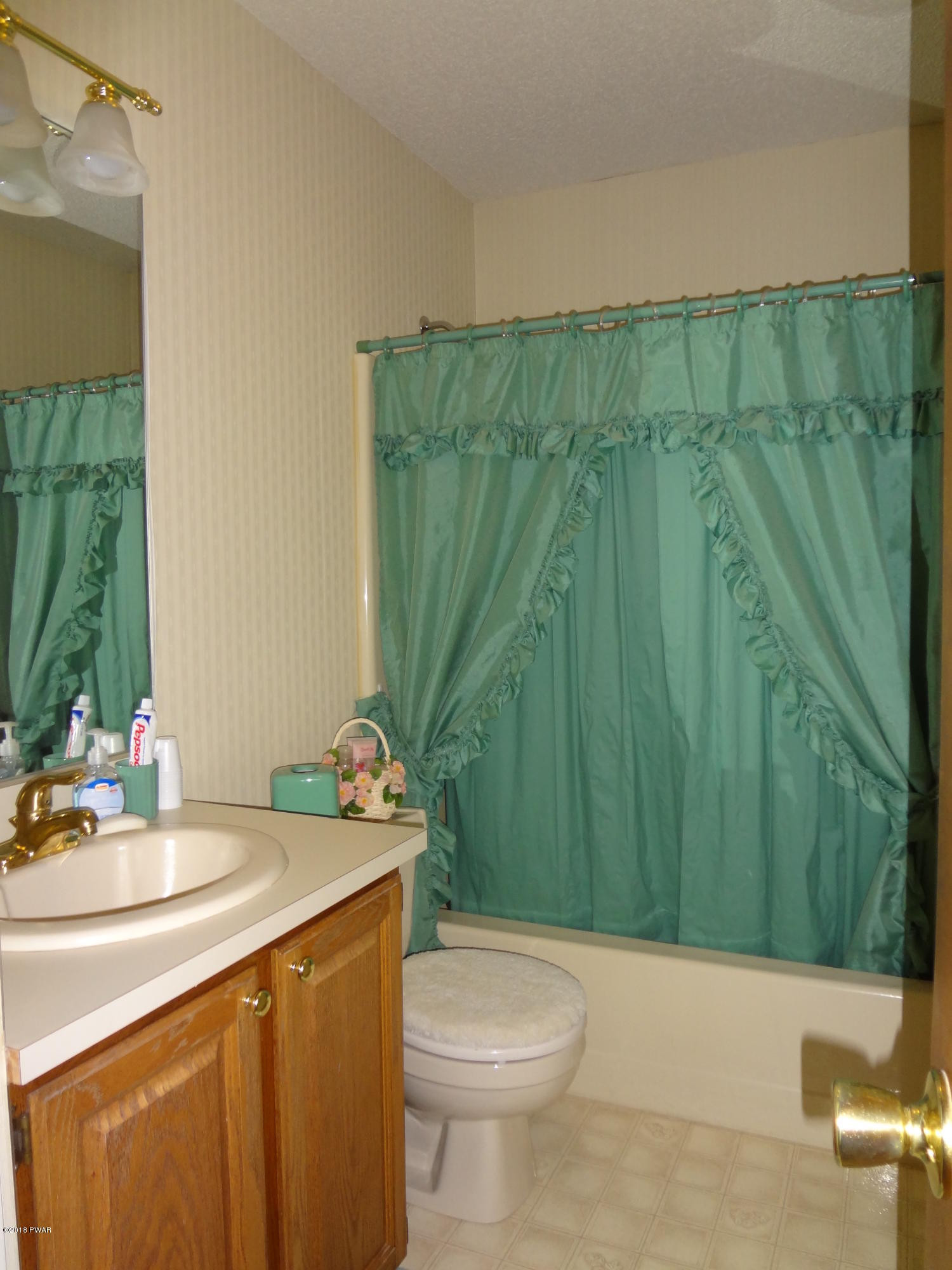 108 Timber Ridge Circle Greentown, PA 18426 - Photo 17 of 41 Bathroom 2 - Upper Level