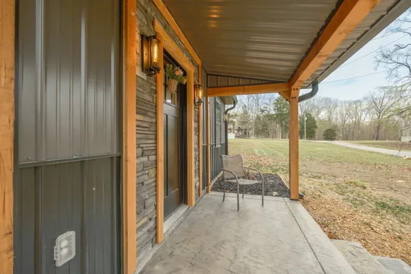 a view of back yard of the house