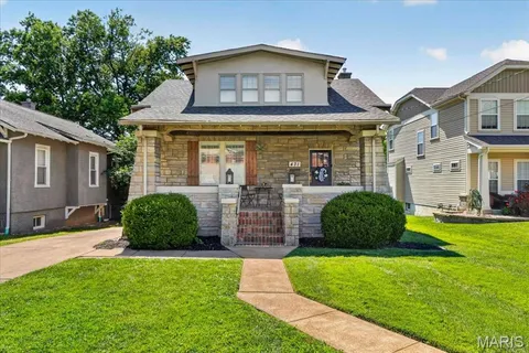 $439,900 | 471 South Clay Avenue, St. Louis, MO 63122