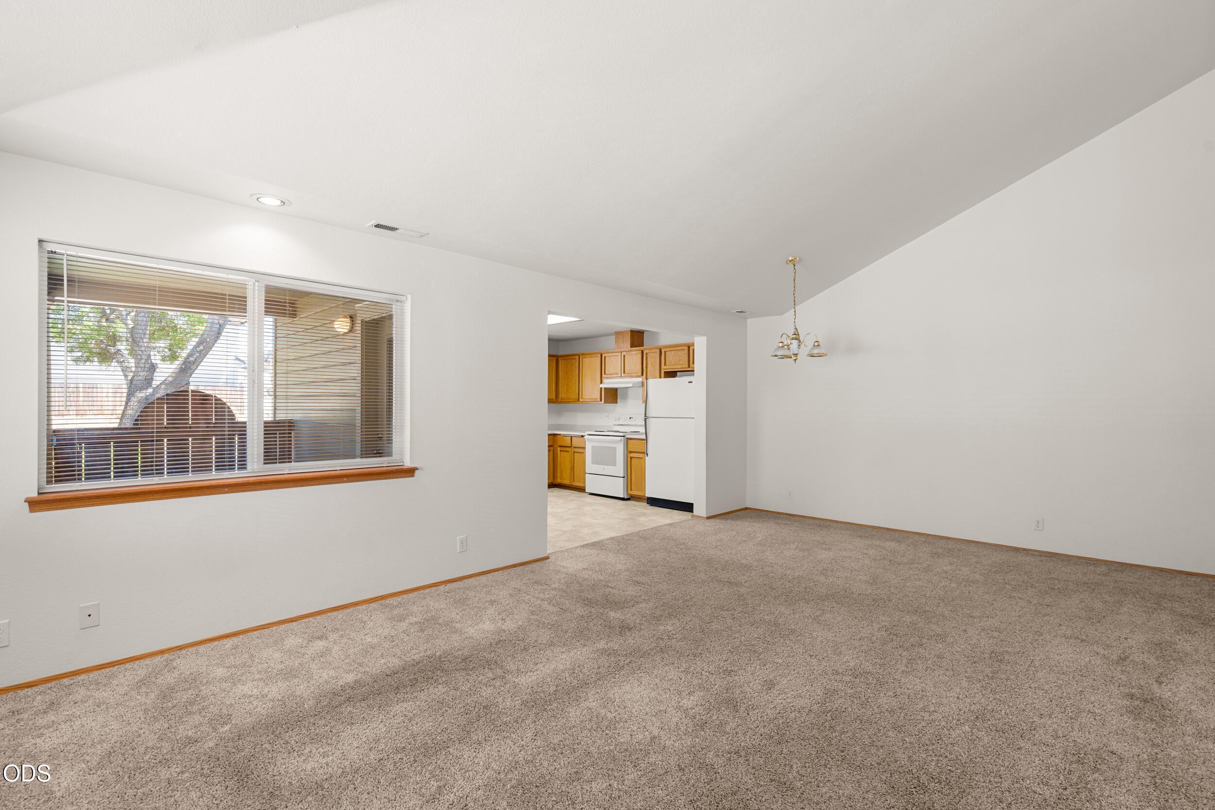 1207 Springbrook Road Medford, OR 97504 - Photo 5 of 25