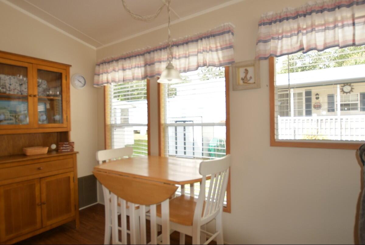 430 Post Road, Unit 169 Wells, ME 04090 - Photo 11 of 46 dine area