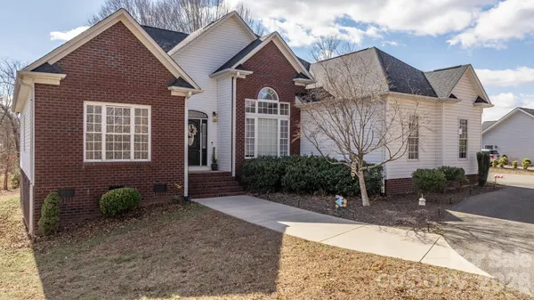 $425,500 | 324 Old Hardin Road, Dallas, NC 28034