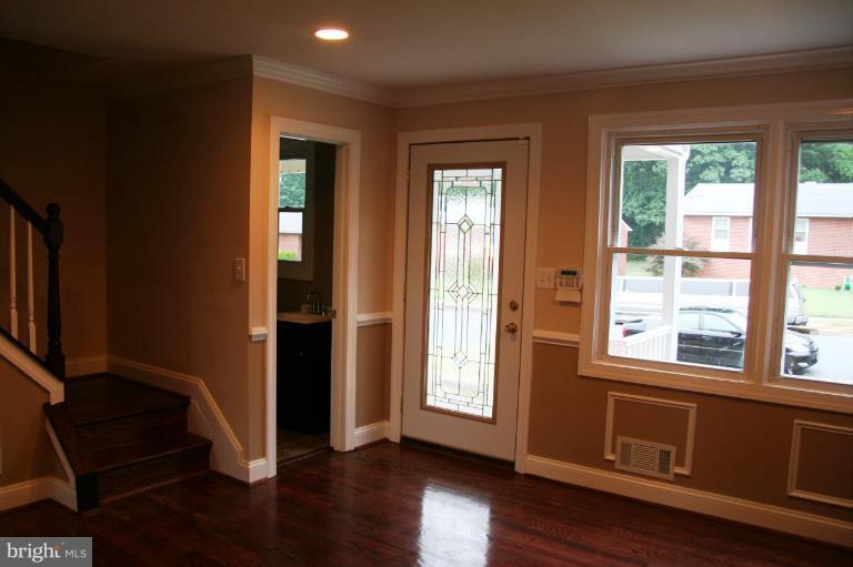 4379 Crest Heights Road Baltimore, MD 21215 - Photo 5 of 20 Living Room