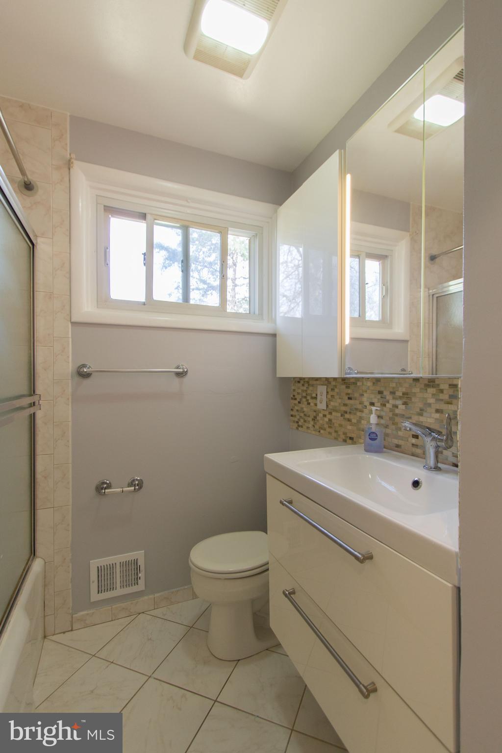9002 Glenville Road Silver Spring, MD 20901 - Photo 10 of 21 Bath