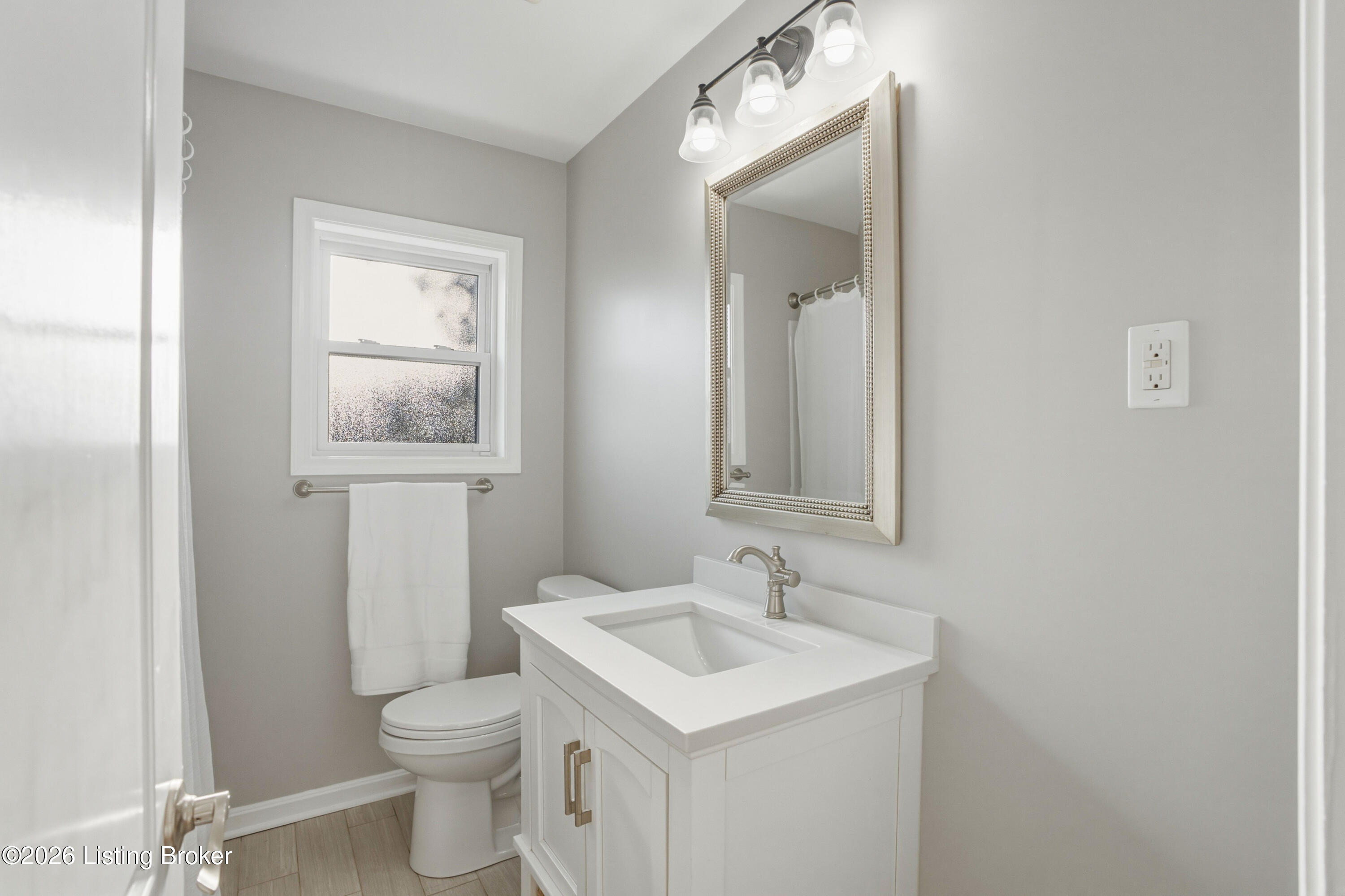 8811 Waltlee Road Louisville, KY 40291 - Photo 28 of 42 28-Bathroom-View2