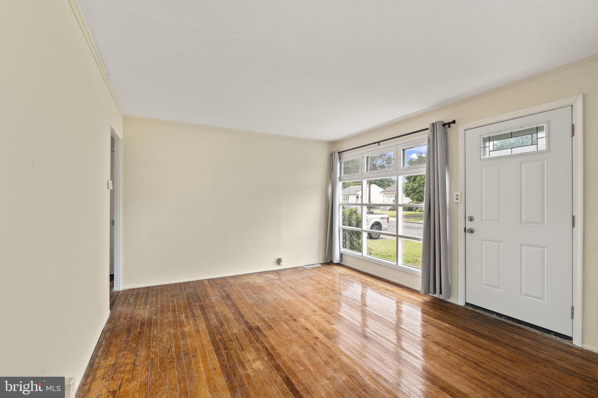 215 Clamer Road Ewing, NJ 08628 - Photo 3 of 26 Gallery Image 3