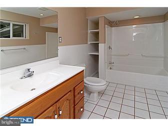 265 Harmony Road Gibbstown, NJ 08027 - Photo 9 of 11 Bathroom