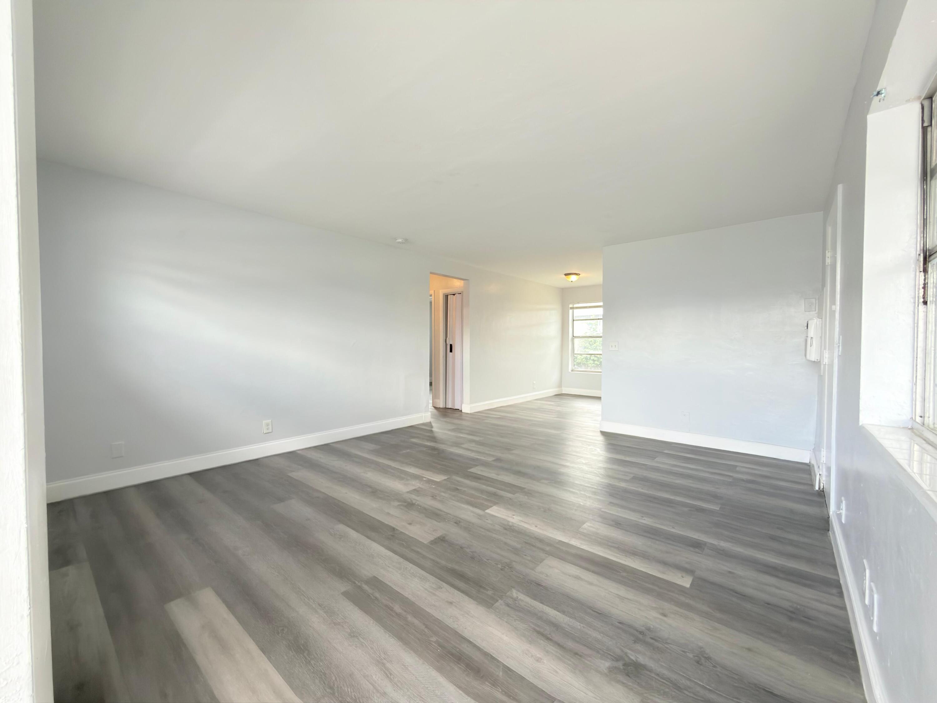 111 East 27th Street, Unit 1 Riviera Beach, FL 33404 - Photo 5 of 13 WhatsApp Image 2026-09-19 at 10.56.36 (1