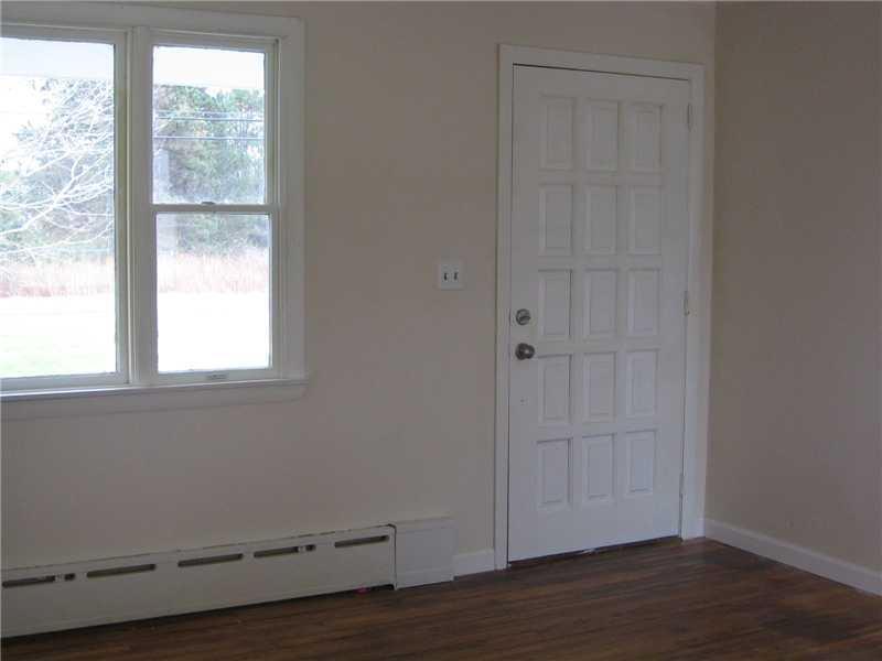 46 Old County Road Thomaston, ME 04861 - Photo 14 of 16 Living Room.