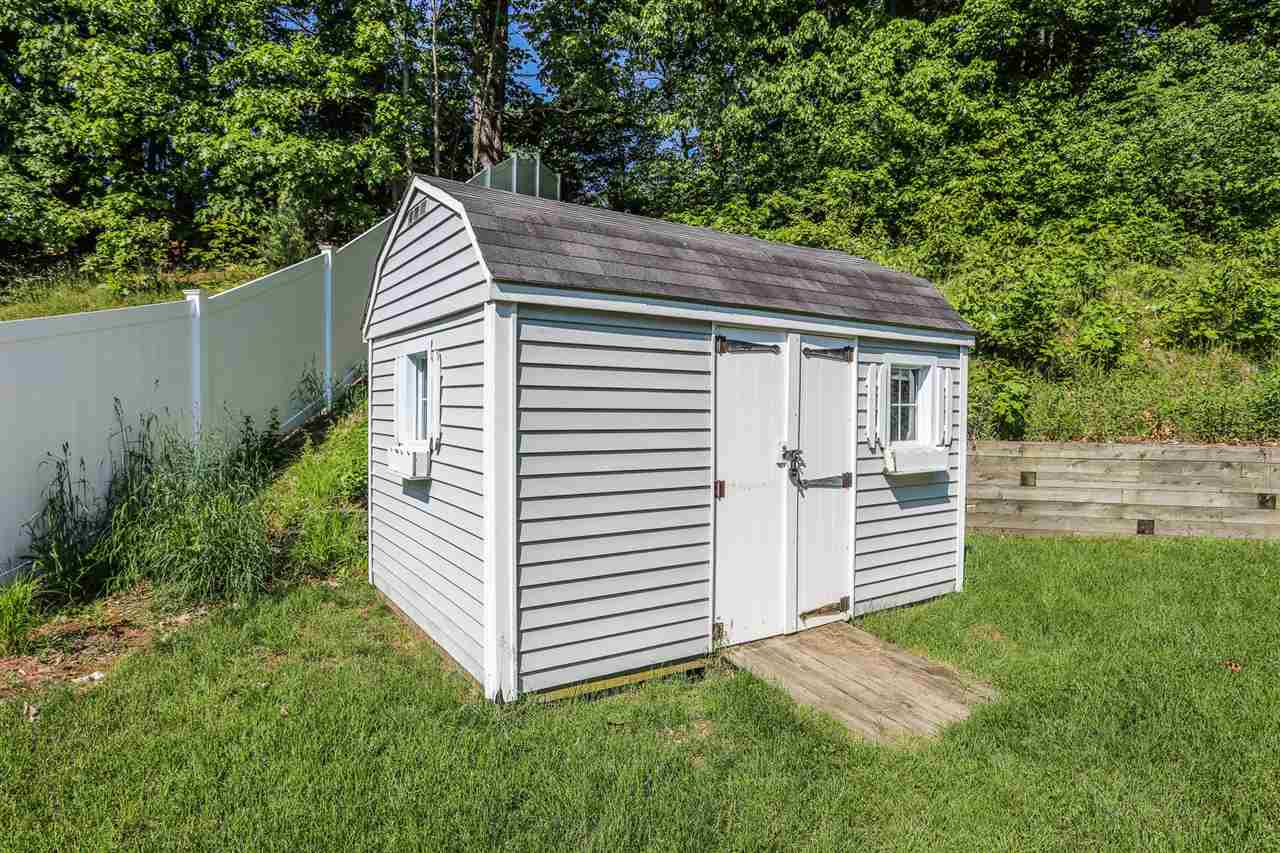 22 Syracuse Road Nashua, NH 03064 - Photo 3 of 24