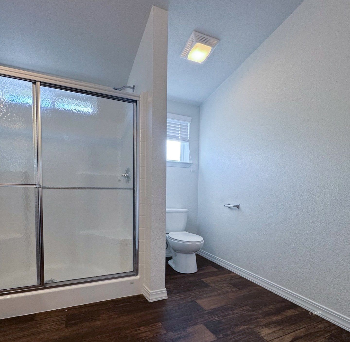 139 Tuolumne Road Bishop, CA 93514 - Photo 7 of 18 Bathroom