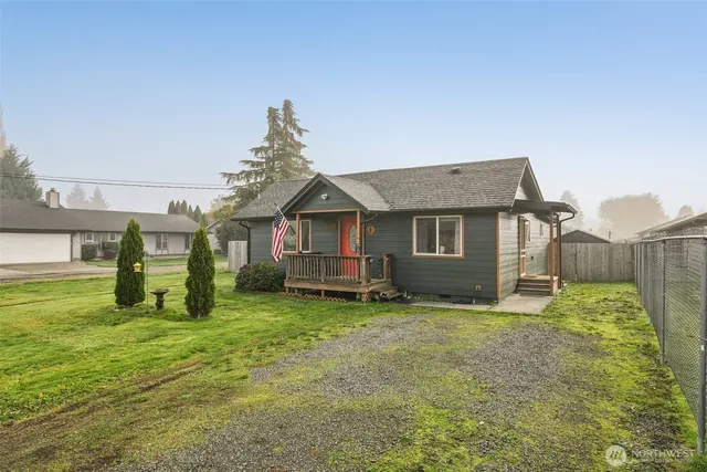 a view of a house with a yard