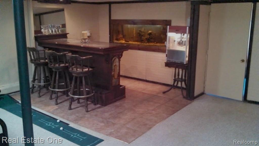 3821 Stonecrest Road West Bloomfield, MI 48322 - Photo 32 of 37 bararea.jpg