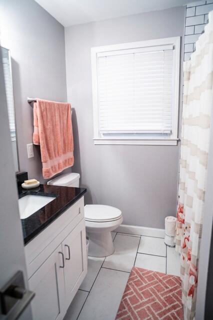 2447 Marina Road Wadmalaw Island, SC 29487 - Photo 19 of 30 Guest Bath