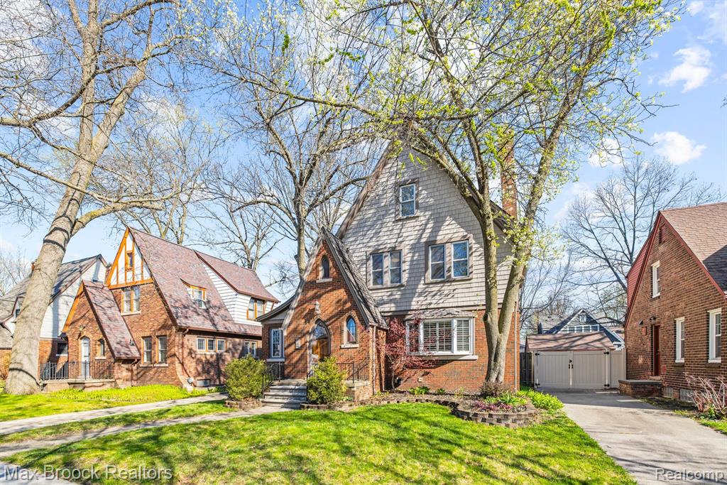 11 Amherst Road Pleasant Ridge, MI 48069 - Photo 4 of 53