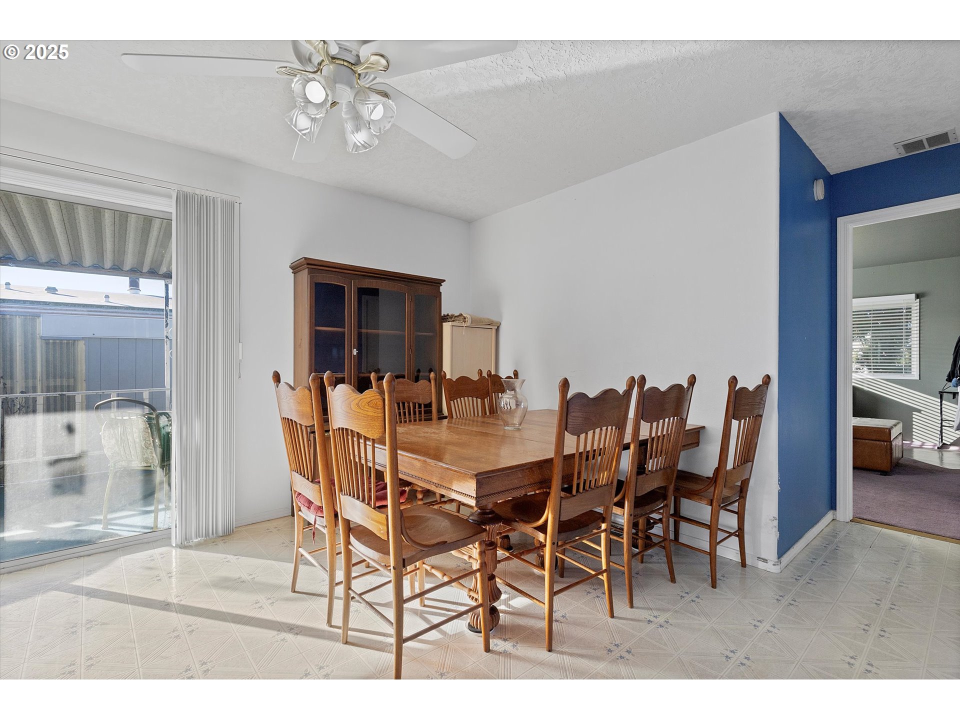 2901 East 2nd Street, Unit 84 Newberg, OR 97132 - Photo 12 of 30 a dining room with furniture and window