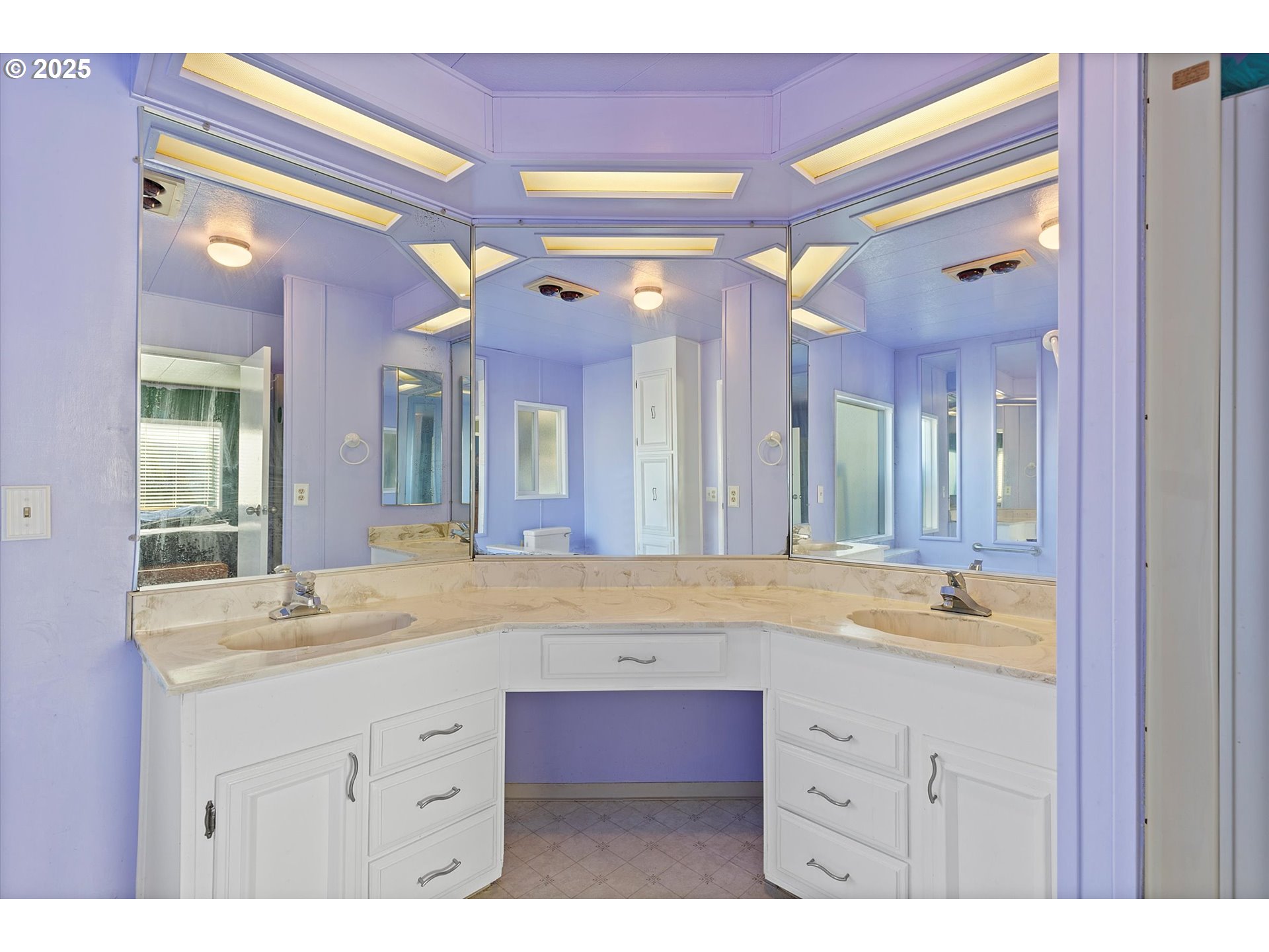 2901 East 2nd Street, Unit 84 Newberg, OR 97132 - Photo 15 of 30 a bathroom with a sink a vanity and a mirror