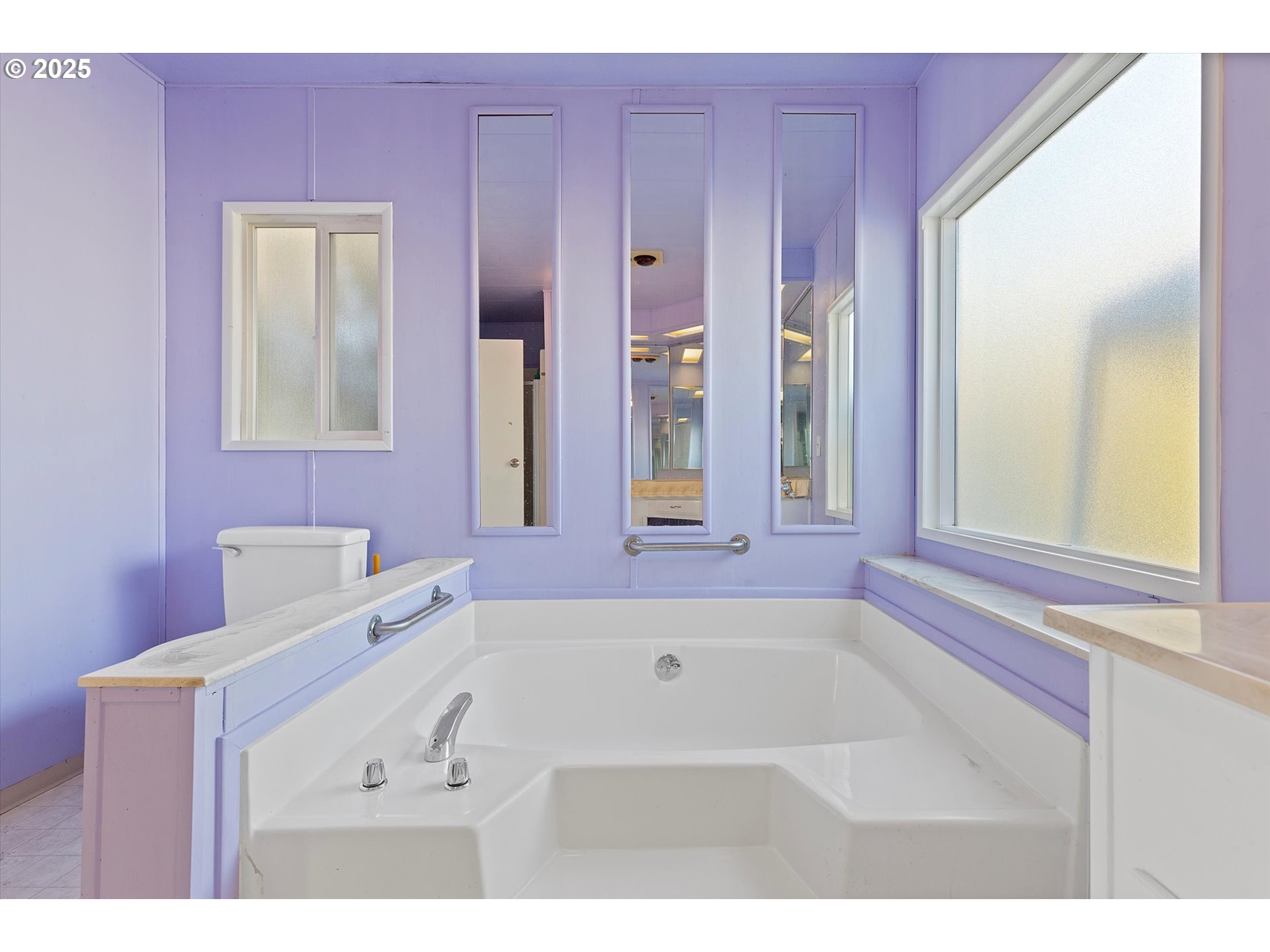 2901 East 2nd Street, Unit 84 Newberg, OR 97132 - Photo 16 of 30 a bathroom with a bathtub and a sink