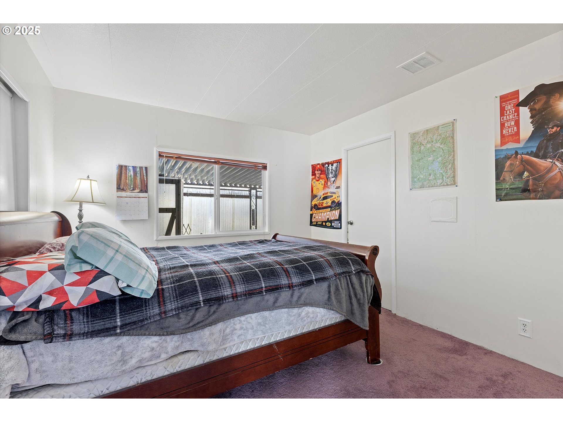 2901 East 2nd Street, Unit 84 Newberg, OR 97132 - Photo 18 of 30 a living room with furniture and a wooden floor