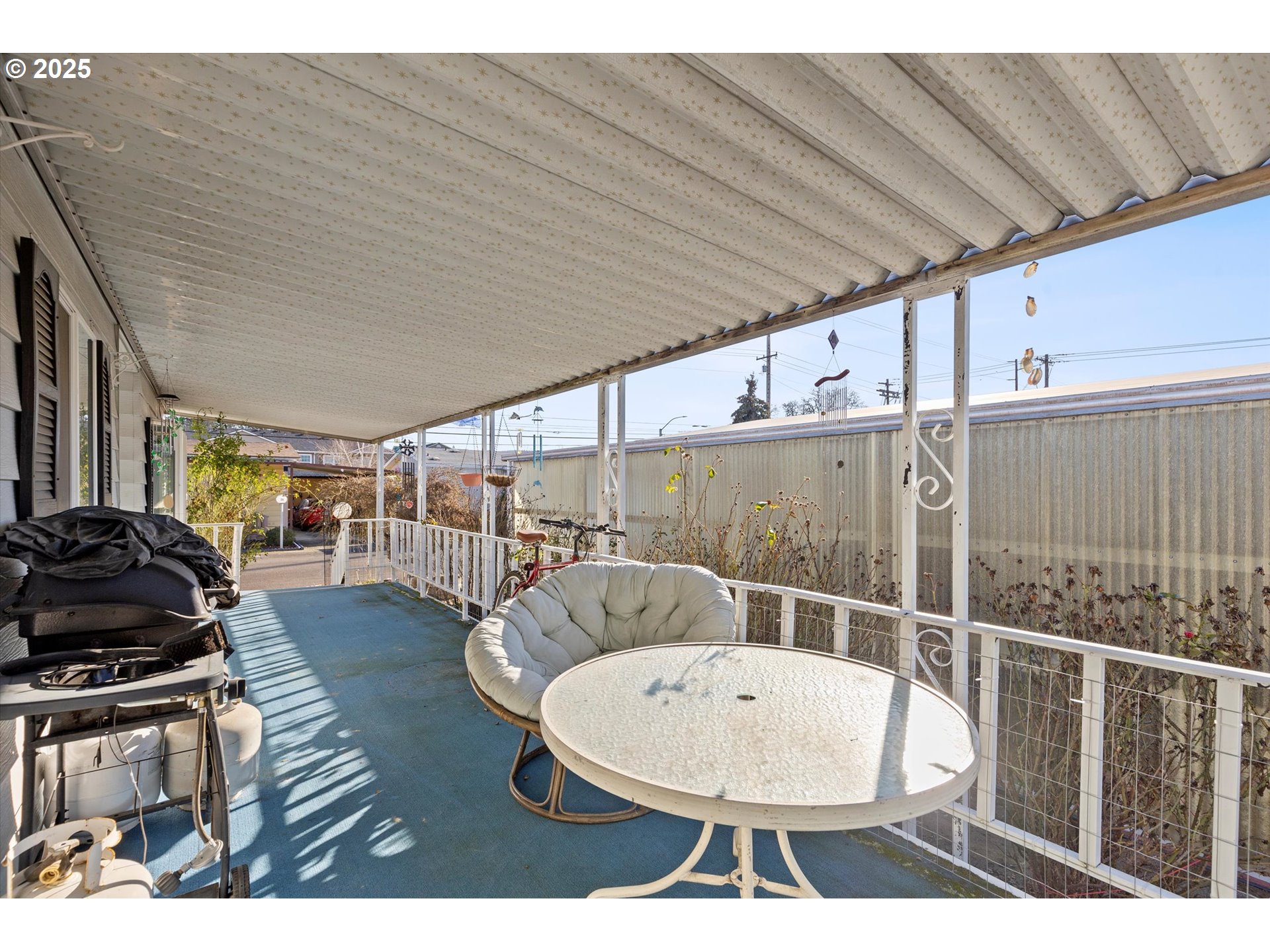 2901 East 2nd Street, Unit 84 Newberg, OR 97132 - Photo 25 of 30 a picture of a table and chairs in the balcony