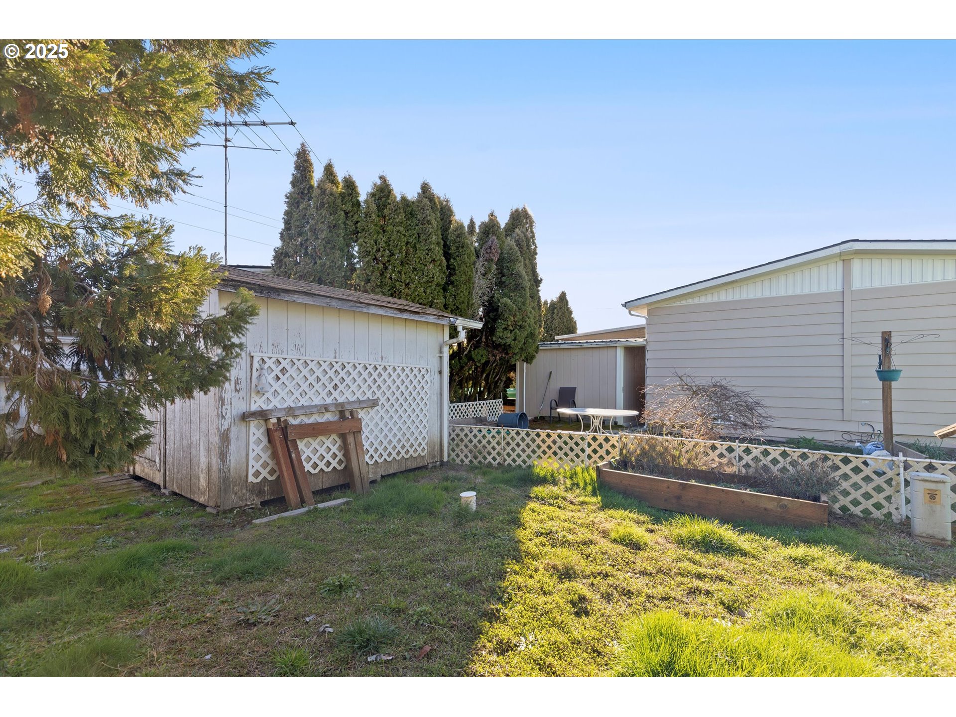 2901 East 2nd Street, Unit 84 Newberg, OR 97132 - Photo 28 of 30 a view of a back yard with green space