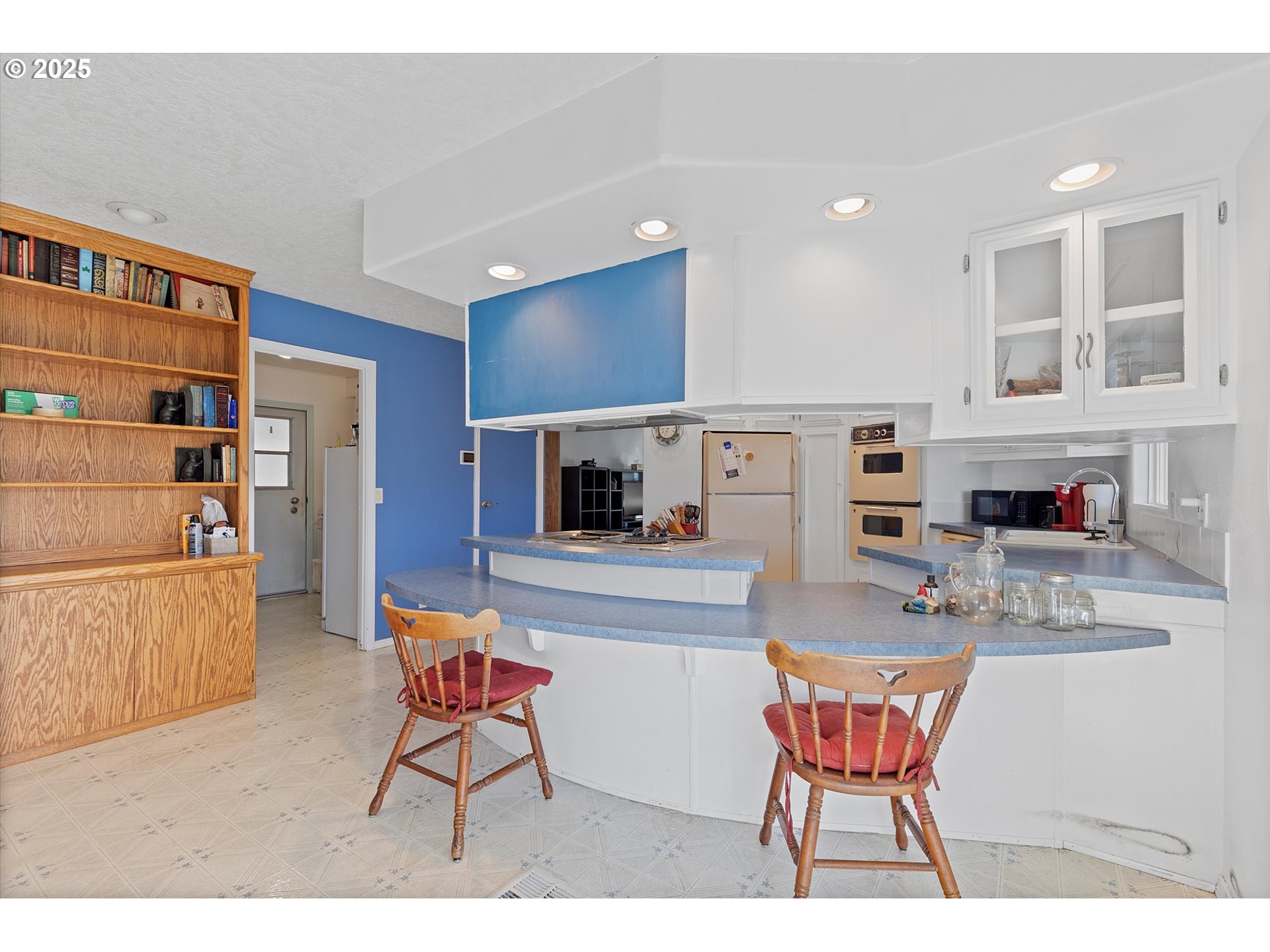2901 East 2nd Street, Unit 84 Newberg, OR 97132 - Photo 8 of 30 a living room with furniture a flat screen tv and kitchen view