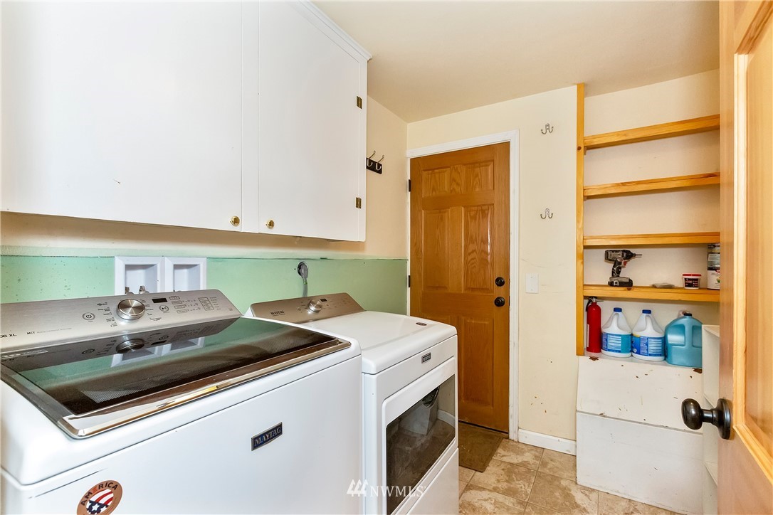 3604 Madrona Street Bremerton, WA 98312 - Photo 13 of 37 a utility room with dryer and washer