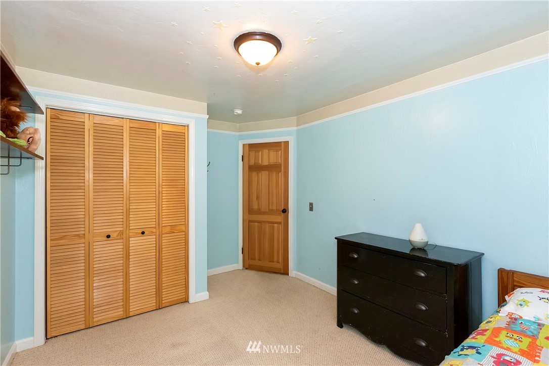 3604 Madrona Street Bremerton, WA 98312 - Photo 18 of 37 a room with a dresser and a window