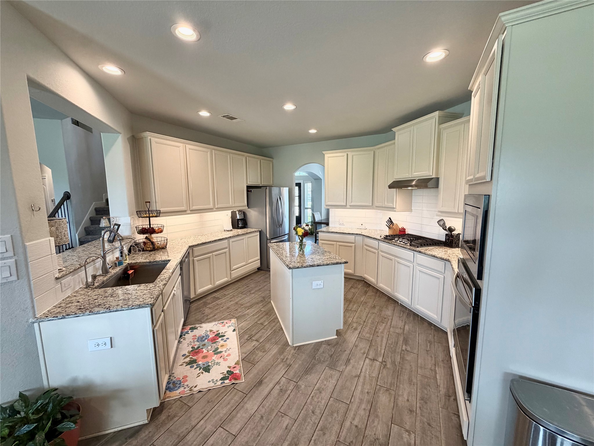 1217 Laurel Loop Angleton, TX 77515 - Photo 14 of 50