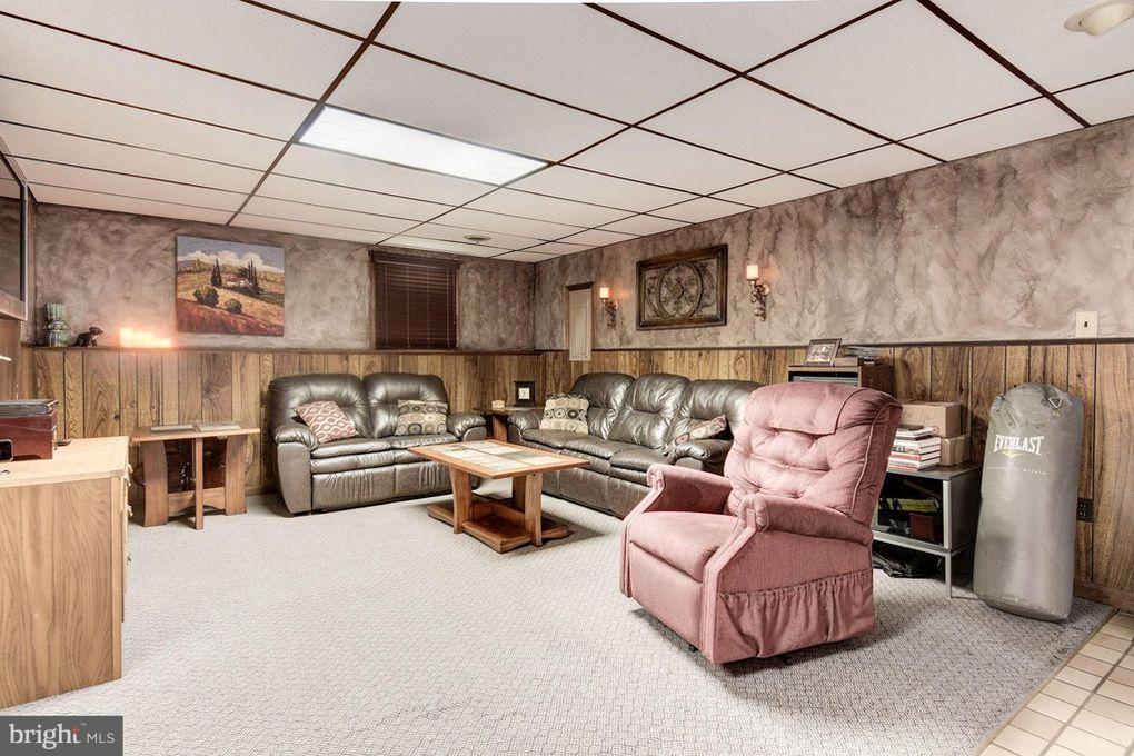 265 Chesapeake Beach Road Owings, MD 20736 - Photo 21 of 30 a living room with furniture