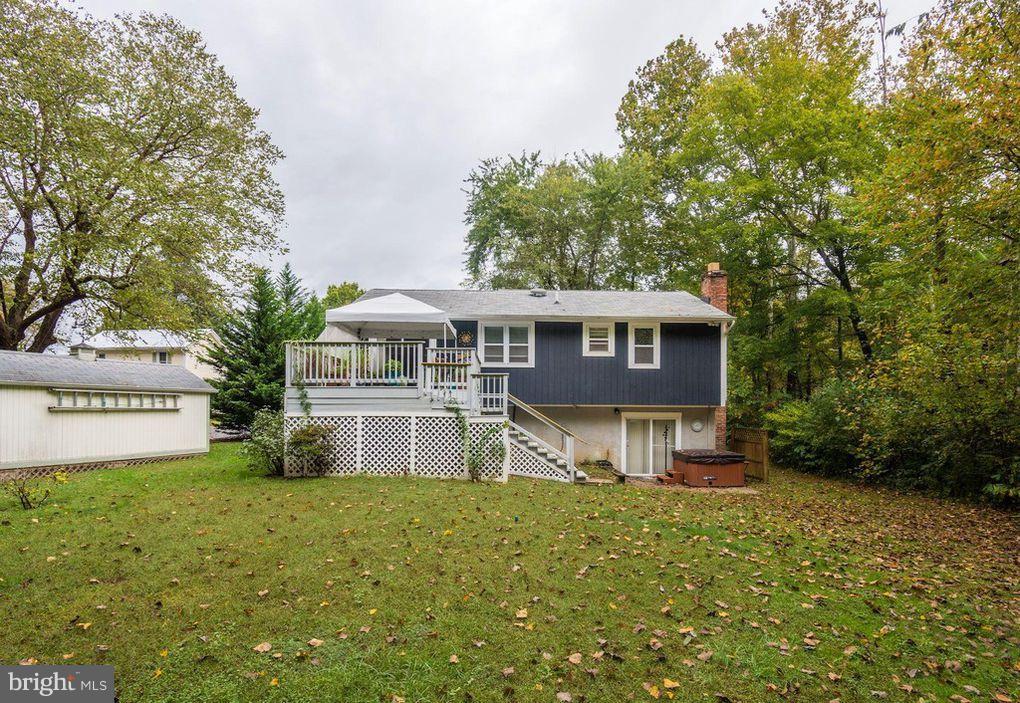 265 Chesapeake Beach Road Owings, MD 20736 - Photo 6 of 30 a front view of a house with garden