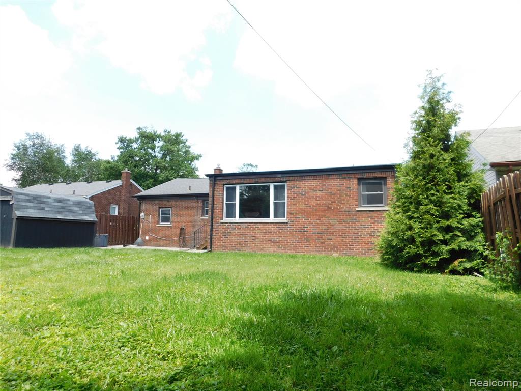 16740 College Fraser, MI 48026 - Photo 26 of 28