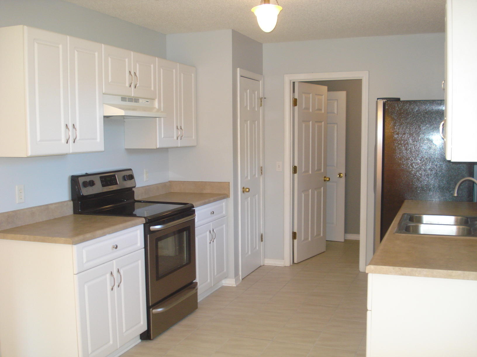 4755 Balboa Road Crestview, FL 32539 - Photo 8 of 30 kitchen w/new appliances