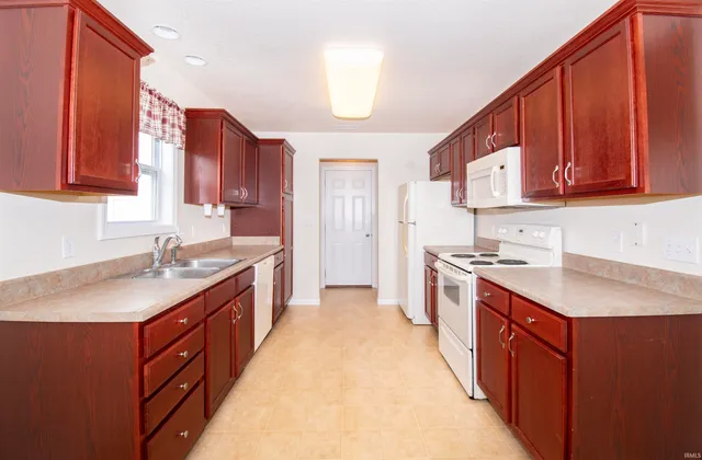 $258,000 | 2013 Priscilla Lane, Kendallville, IN 46755