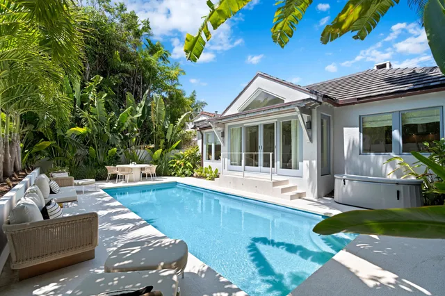 a view of a house with backyard and sitting area