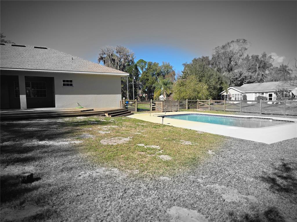 27410 Yalaha Cut Off Road Yalaha, FL 34797 - Photo 4 of 22 a view of a terrace