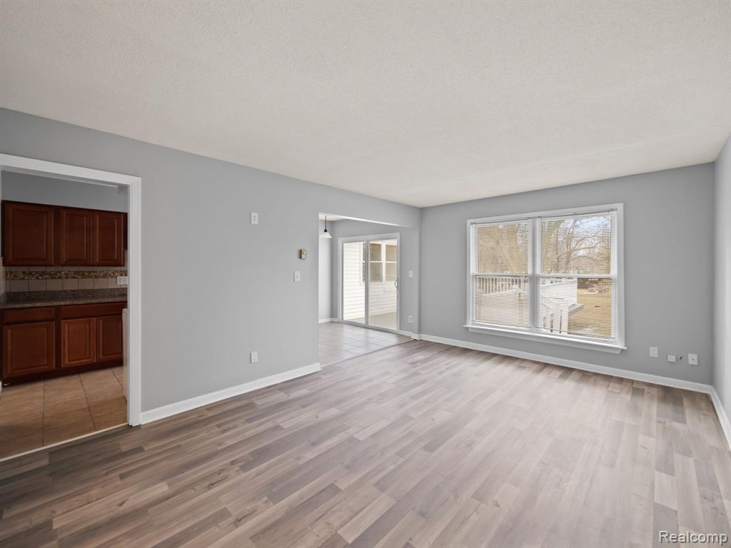 46733 Shelby Road Utica, MI 48317 - Photo 4 of 25