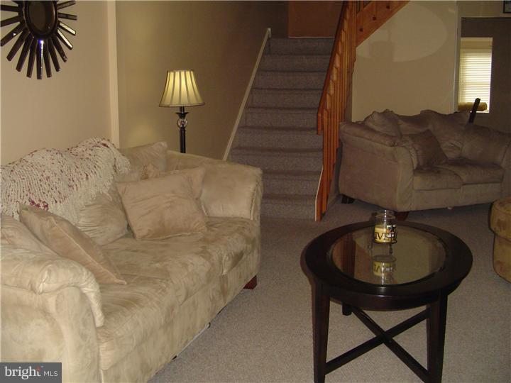 1019 Magnolia Road Vineland, NJ 08360 - Photo 5 of 18 Living Room