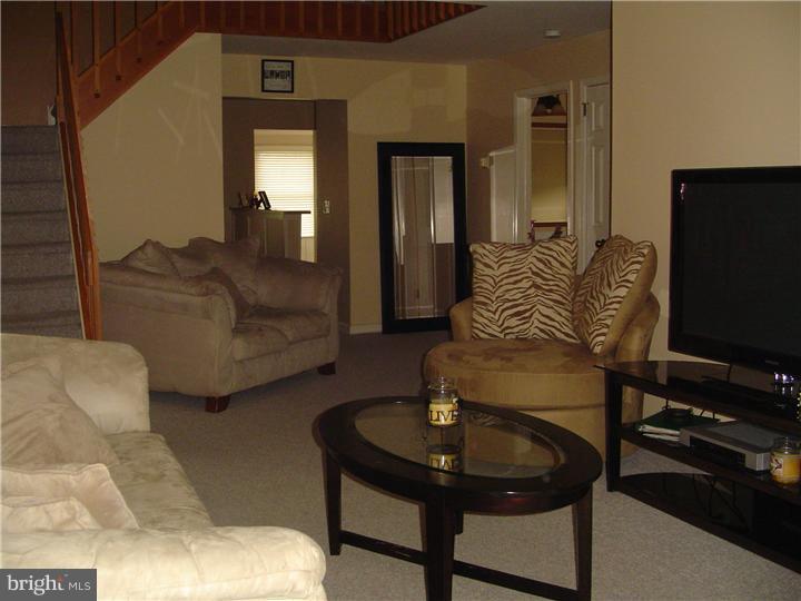 1019 Magnolia Road Vineland, NJ 08360 - Photo 6 of 18 Living Room
