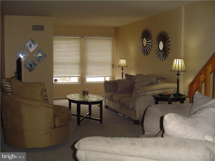 1019 Magnolia Road Vineland, NJ 08360 - Photo 7 of 18 Living Room