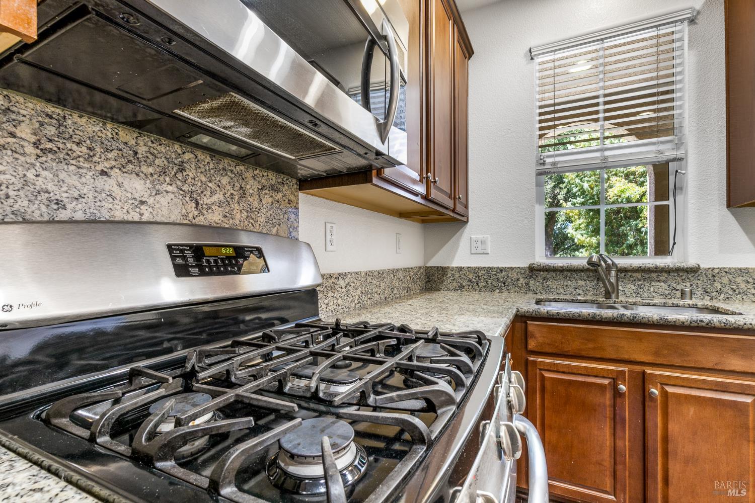 2216 Bell Flower Lane Santa Rosa, CA 95404 - Photo 19 of 66 Gas Cooktop