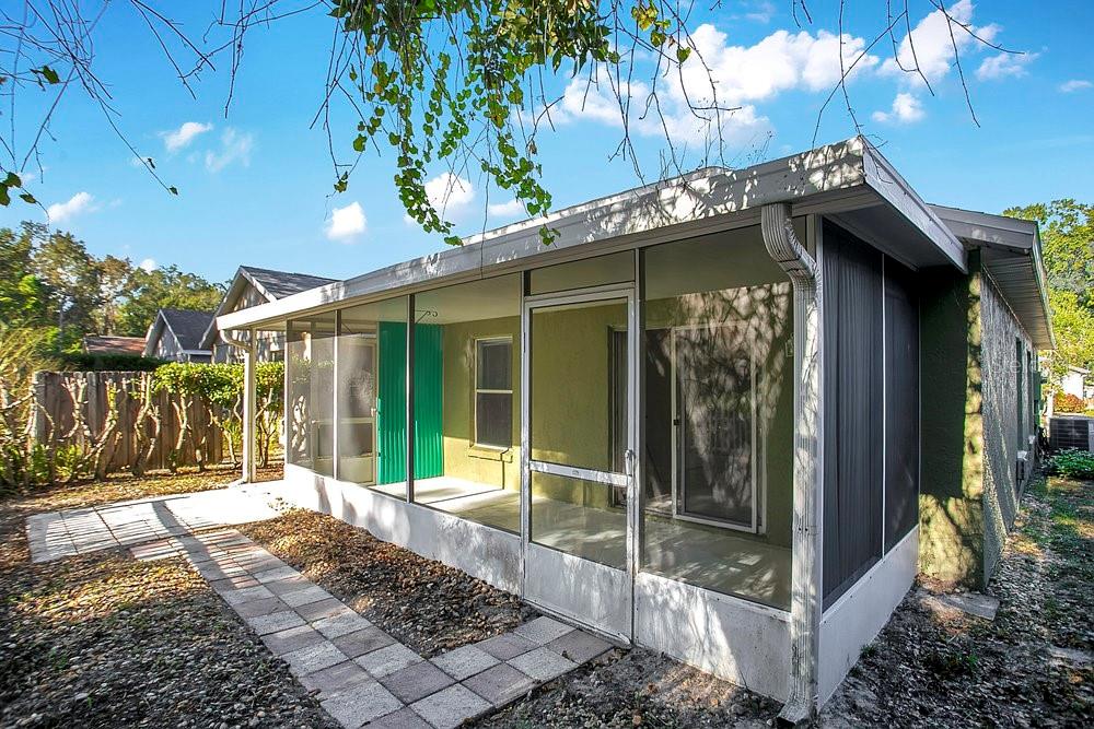 114 Sundance Court Winter Springs, FL 32708 - Photo 22 of 34 a view of a entrance gate of the house