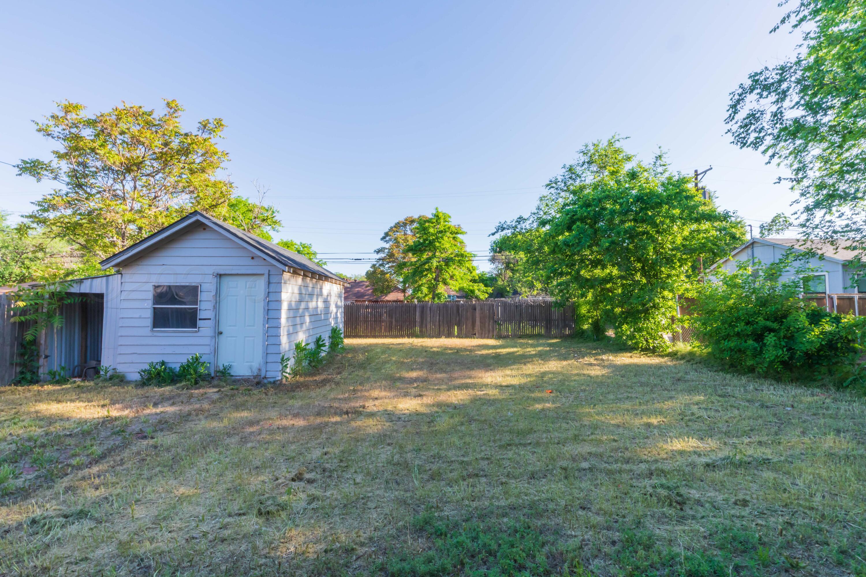 1214 Southwest 12th Avenue Amarillo, TX 79102 - Photo 24 of 25 a view of a back yard of the house