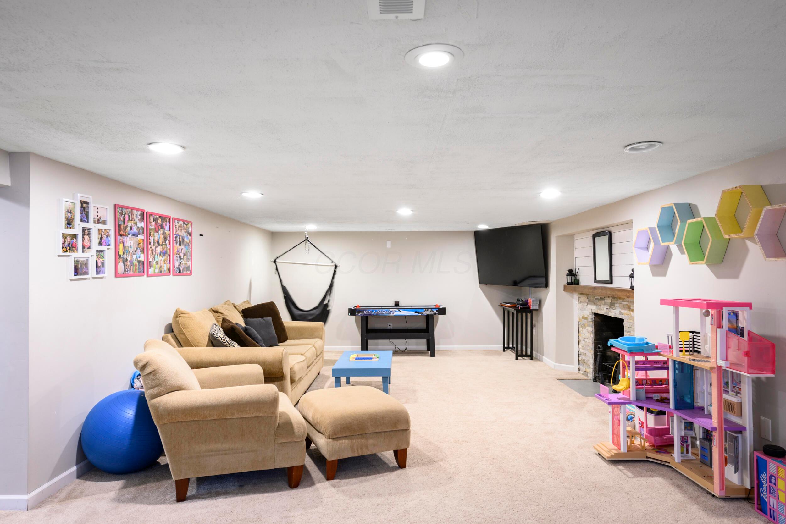 3131 Redding Road Columbus, OH 43221 - Photo 26 of 34 27
