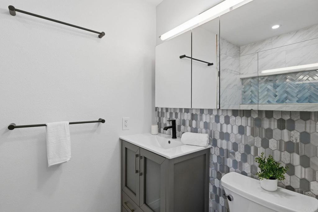 821 Del Mar Downs Road, Unit D Solana Beach, CA 92075 - Photo 9 of 29