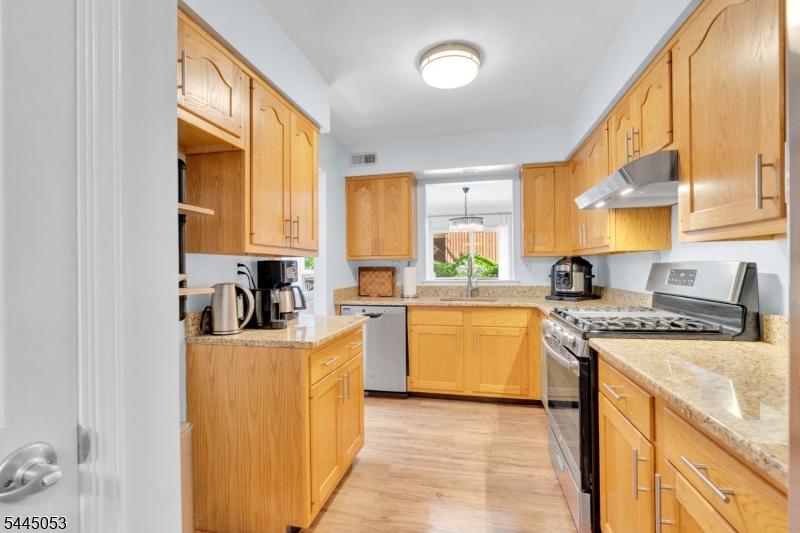 66 Bond Street Bridgewater, NJ 08807 - Photo 17 of 47