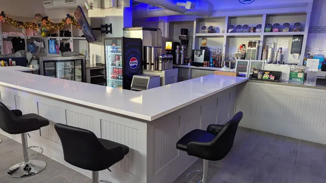 a view of a livingroom and dining room