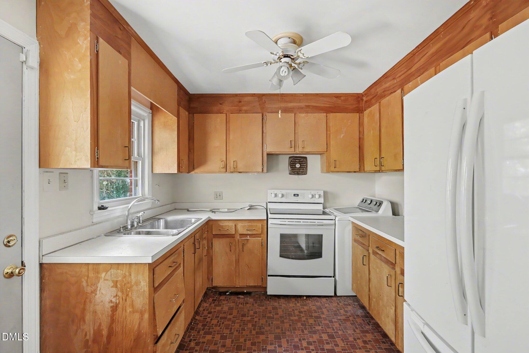 2506 Crestline Avenue Raleigh, NC 27603 - Photo 7 of 25 24